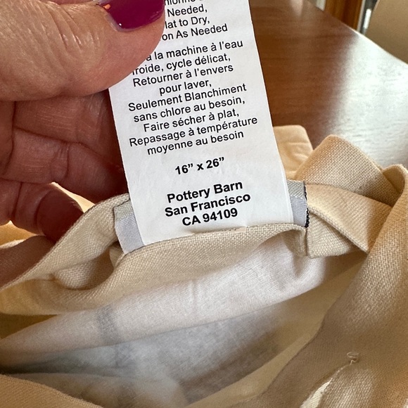 Pottery Barn Lumbar Holly Leaves, Berries and Pine Cone Pillow Cover 16x26 - Picture 4 of 4